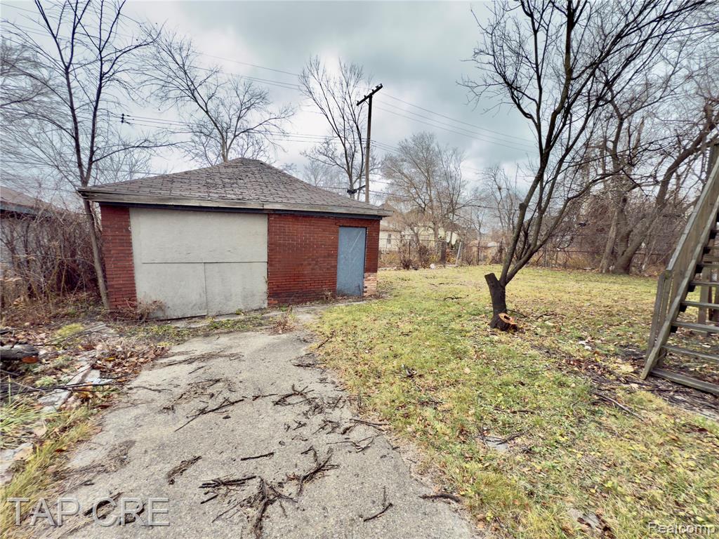 1092 E Grand Boulevard Property Photo 16