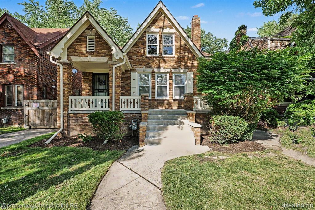 5984 Kensington Avenue Property Photo 1