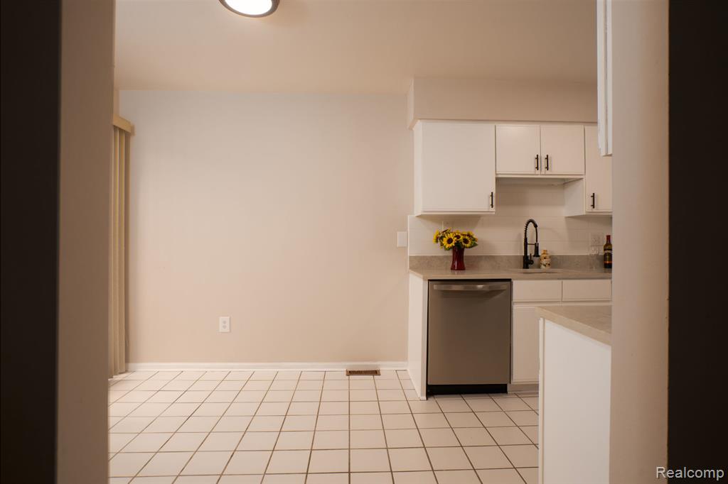 936 Wexford Way Property Photo 7