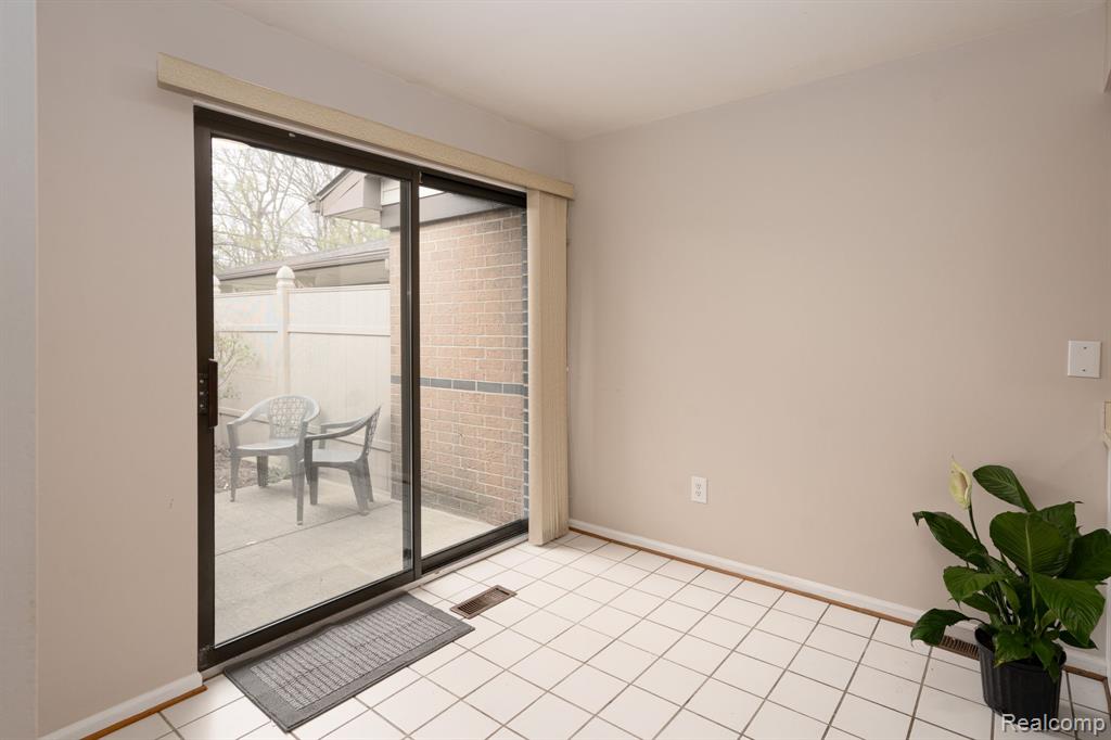 936 Wexford Way Property Photo 11