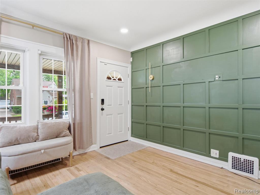 315 Leroy Street Property Photo 5