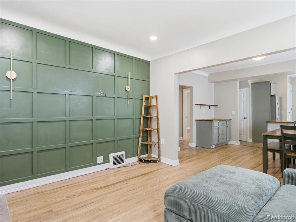 315 Leroy Street Property Photo 6
