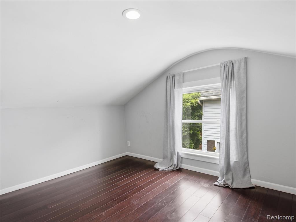 315 Leroy Street Property Photo 20