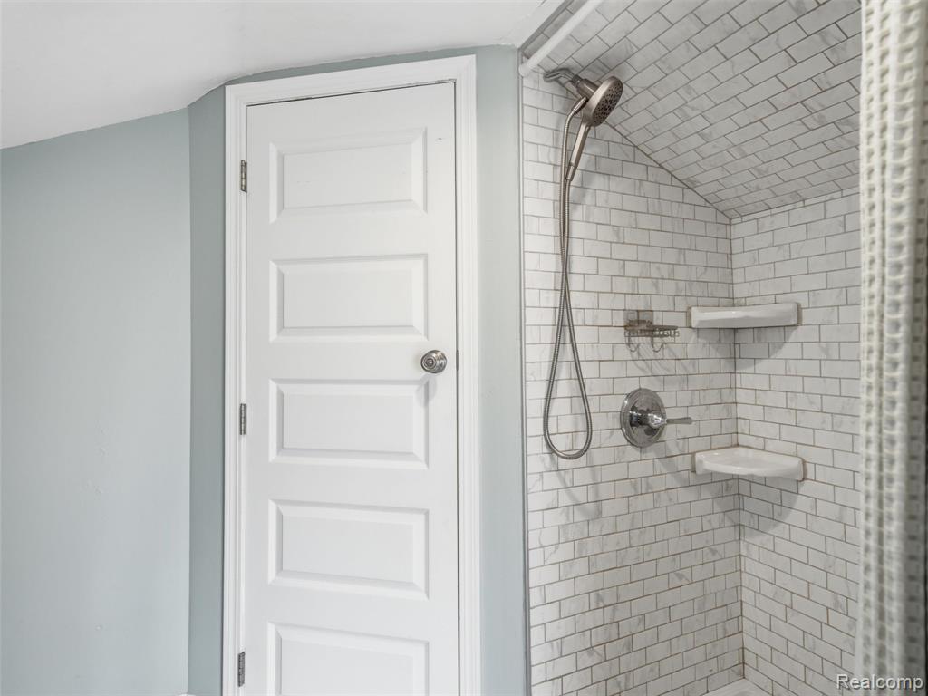 315 Leroy Street Property Photo 24