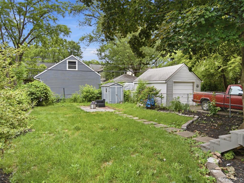 315 Leroy Street Property Photo 45