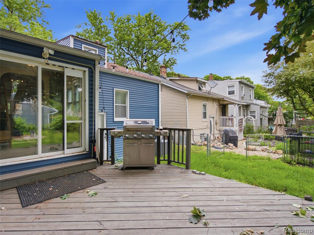 315 Leroy Street Property Photo 48