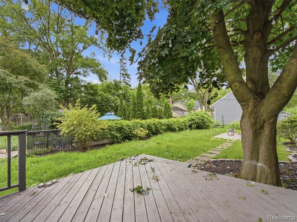 315 Leroy Street Property Photo 49