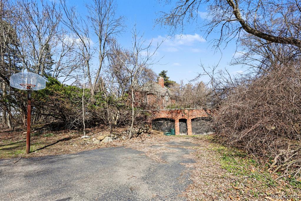 32020 Franklin Road Property Photo 3