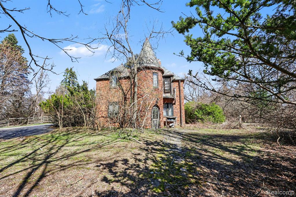 32020 Franklin Road Property Photo 4