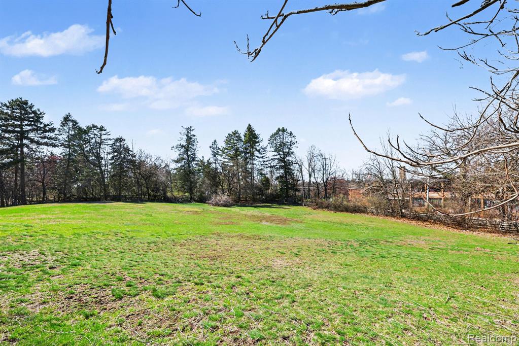 32020 Franklin Road Property Photo 9