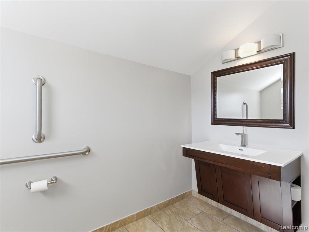 928 E 11 Mile Road Property Photo 33
