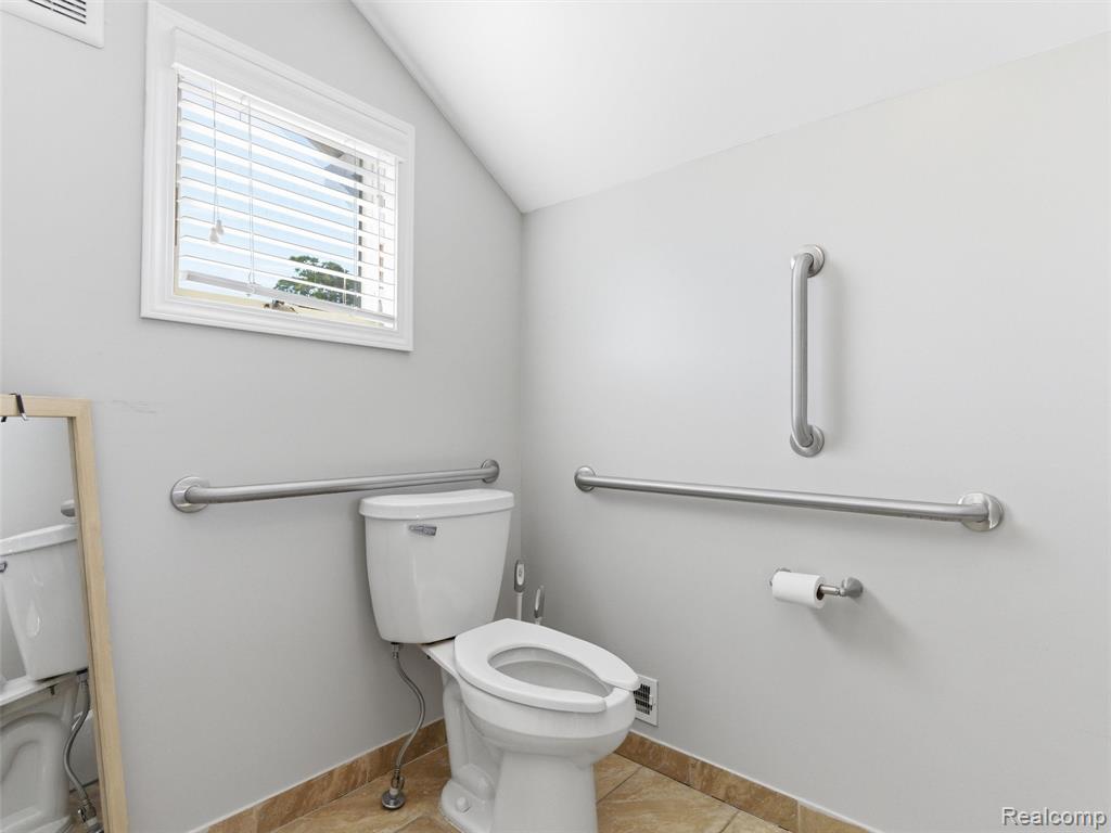 928 E 11 Mile Road Property Photo 34
