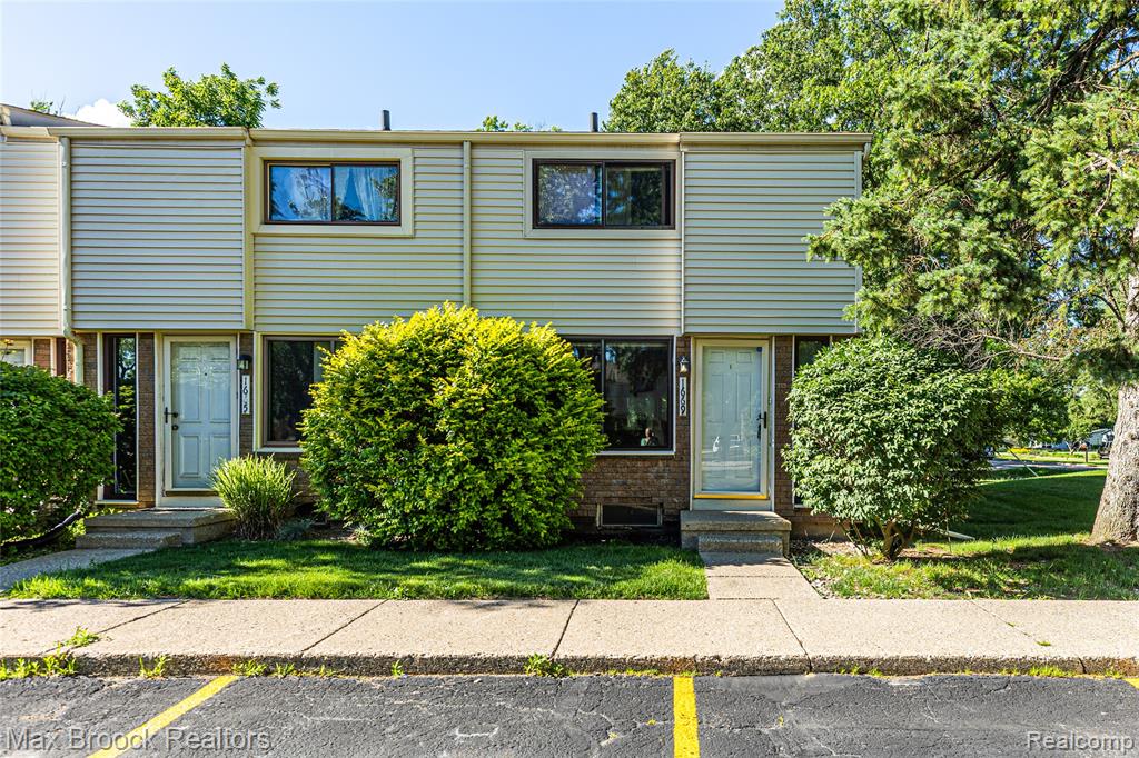 1669 Wimbledon Drive Property Photo 1