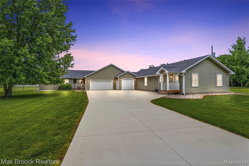2566 N 5 Mile Road