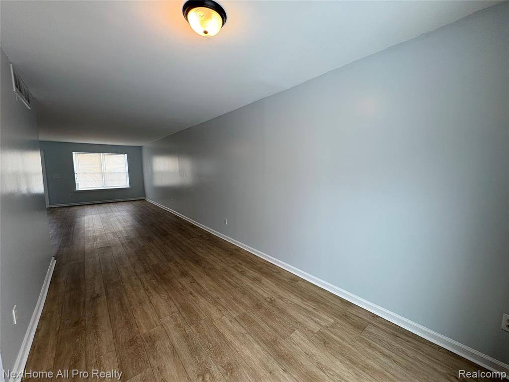 15407 Meyers Road Property Photo 3