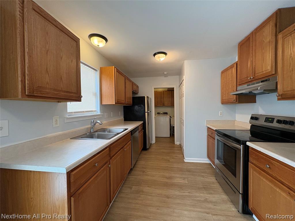 15407 Meyers Road Property Photo 4