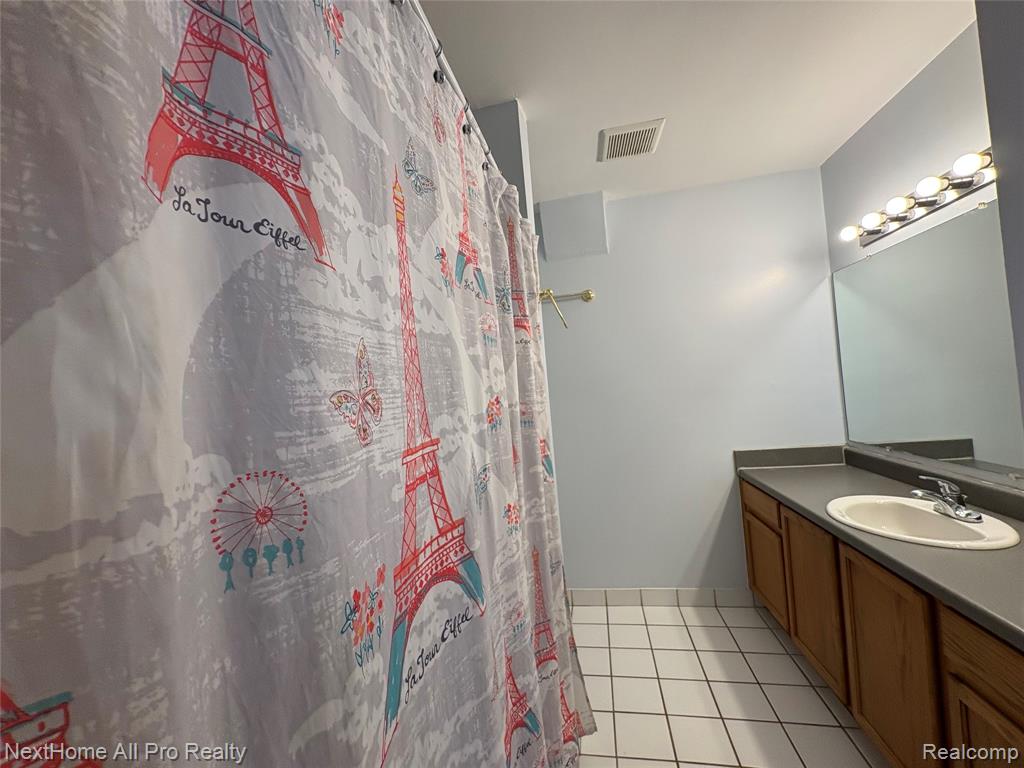 15407 Meyers Road Property Photo 11