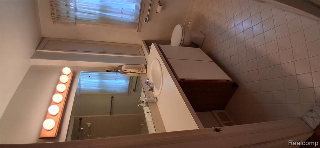 1810 Thorndale Street Property Photo 6