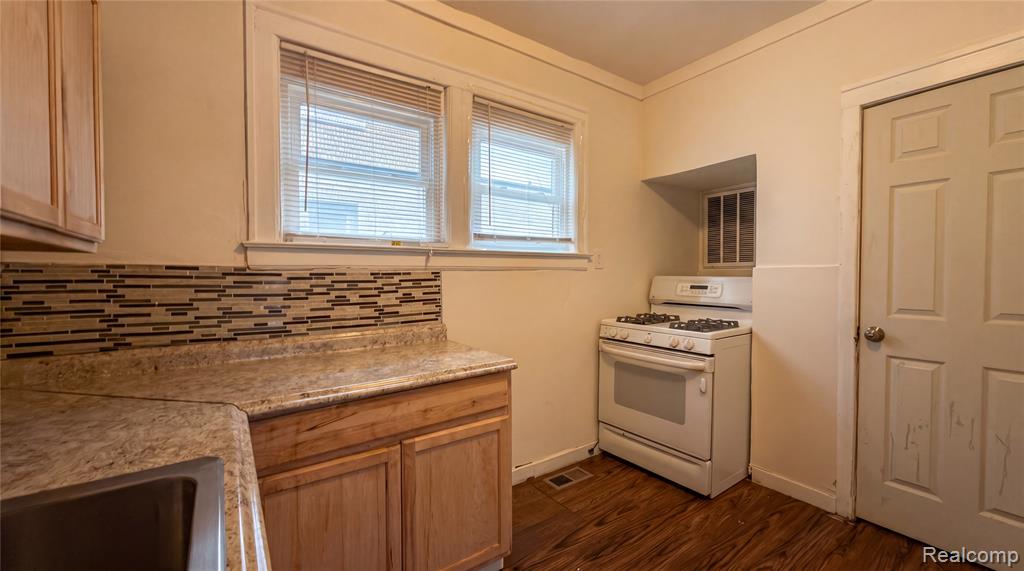 5771 Chatsworth Street Property Photo 8