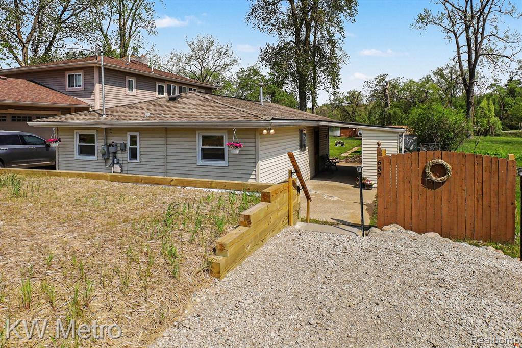 657 Dunleavy Drive Property Photo 1