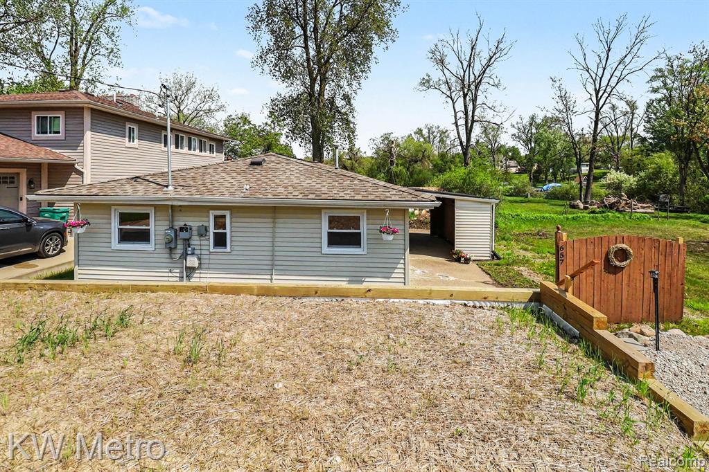 657 Dunleavy Drive Property Photo 2