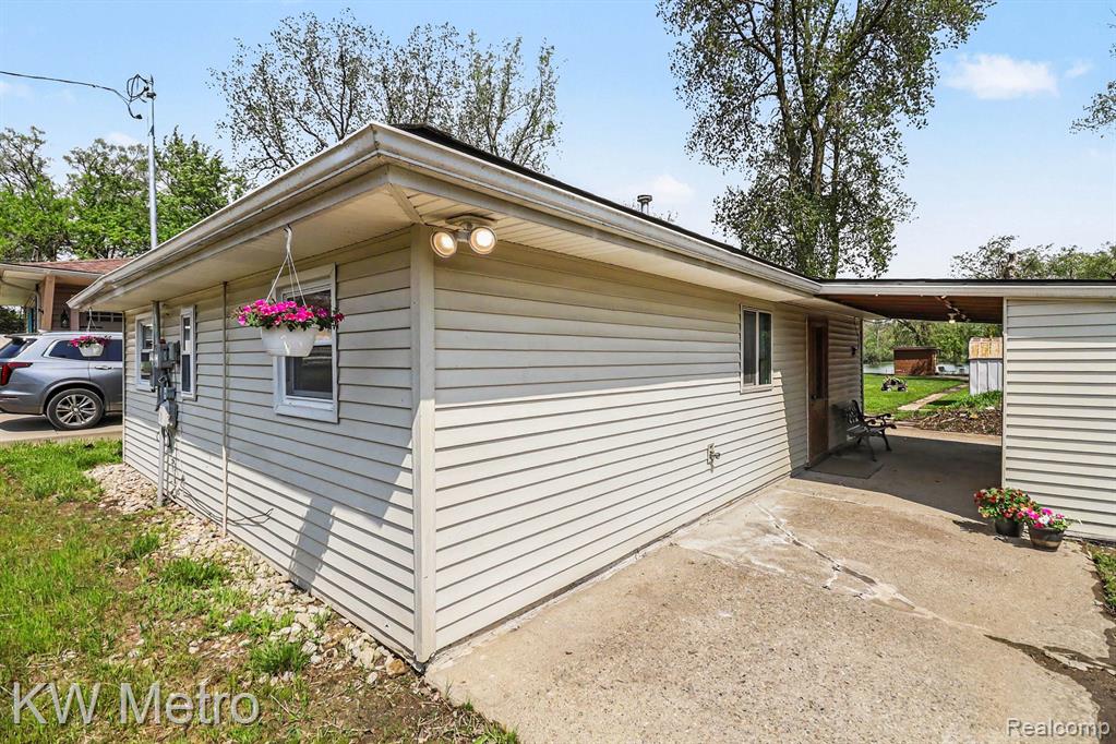 657 Dunleavy Drive Property Photo 3