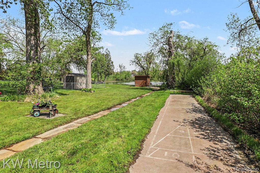 657 Dunleavy Drive Property Photo 25