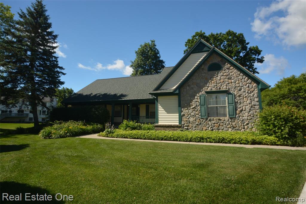 2140 W View Court Property Photo 1
