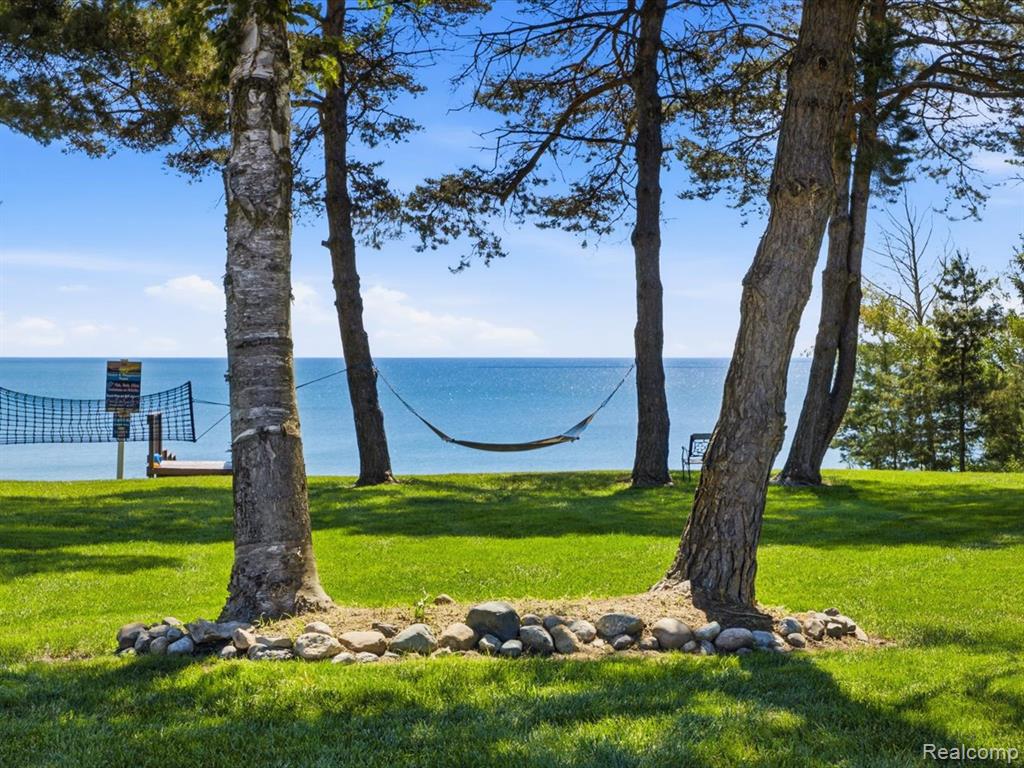 2545 Lakeshore Road Property Photo 8