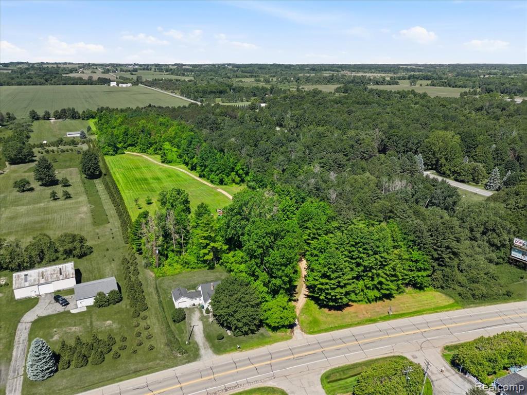 2545 Lakeshore Road Property Photo 10