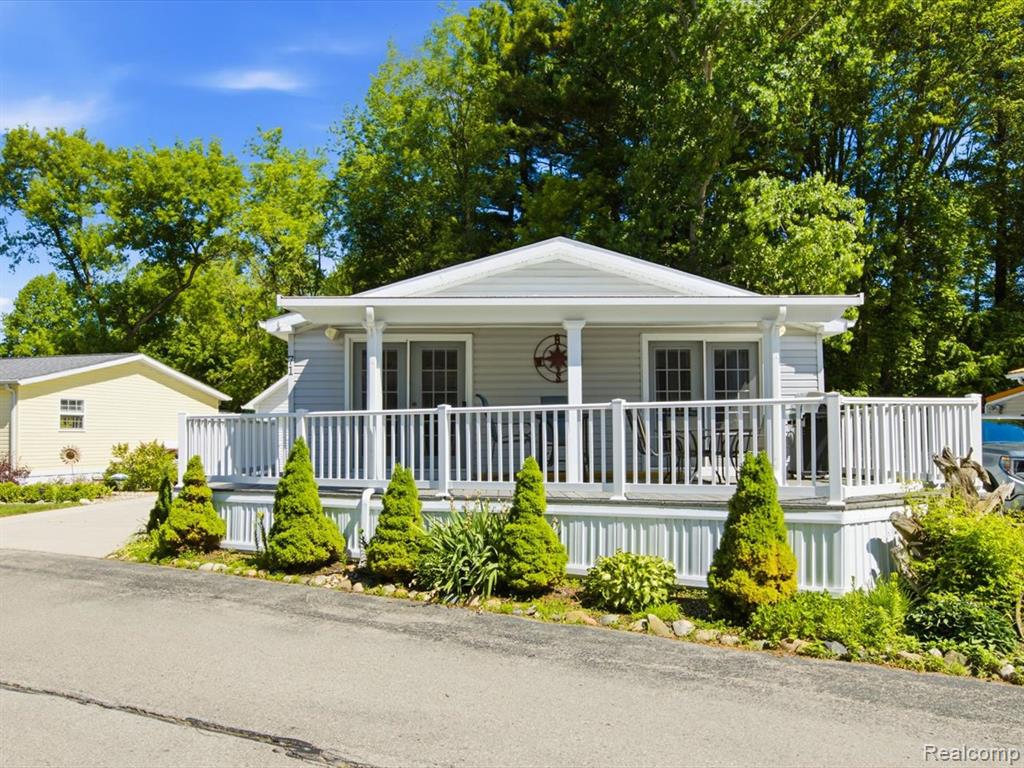 2545 Lakeshore Road Property Photo 11