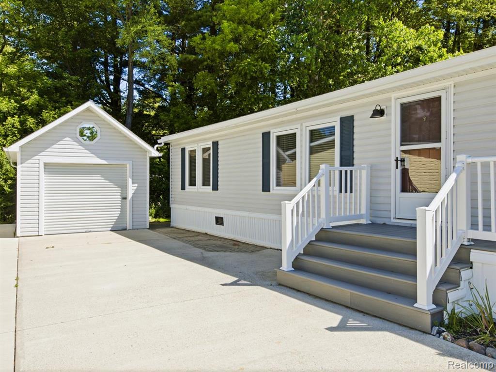 2545 Lakeshore Road Property Photo 12