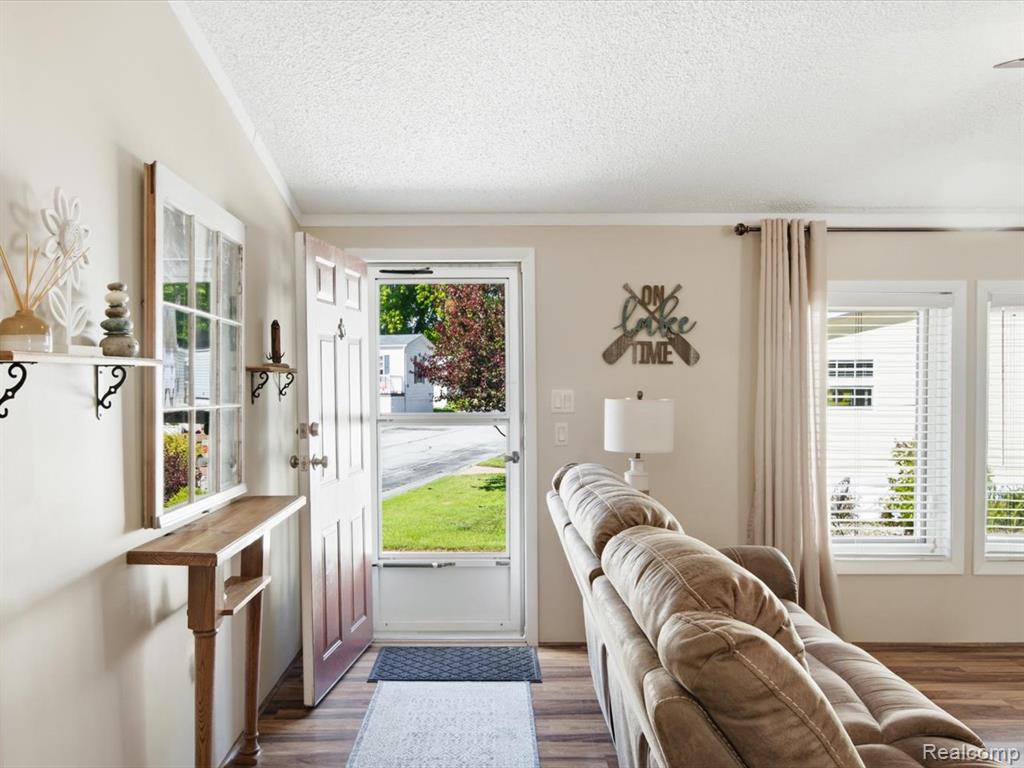 2545 Lakeshore Road Property Photo 13