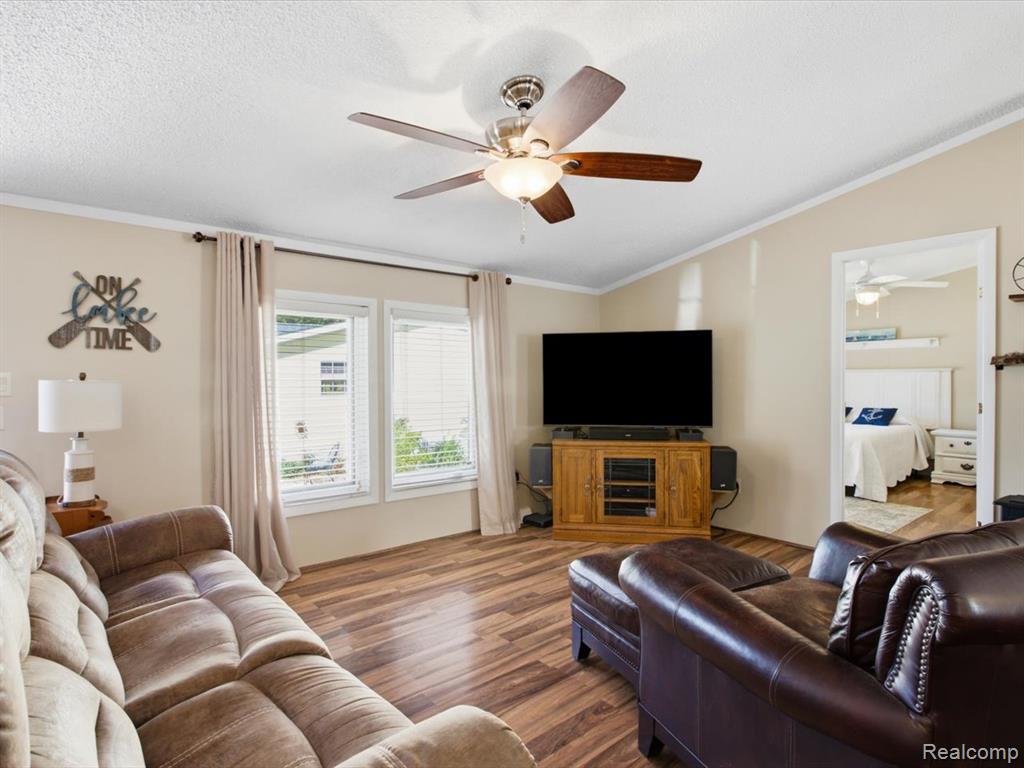 2545 Lakeshore Road Property Photo 16
