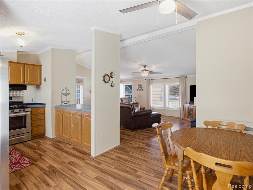 2545 Lakeshore Road Property Photo 23