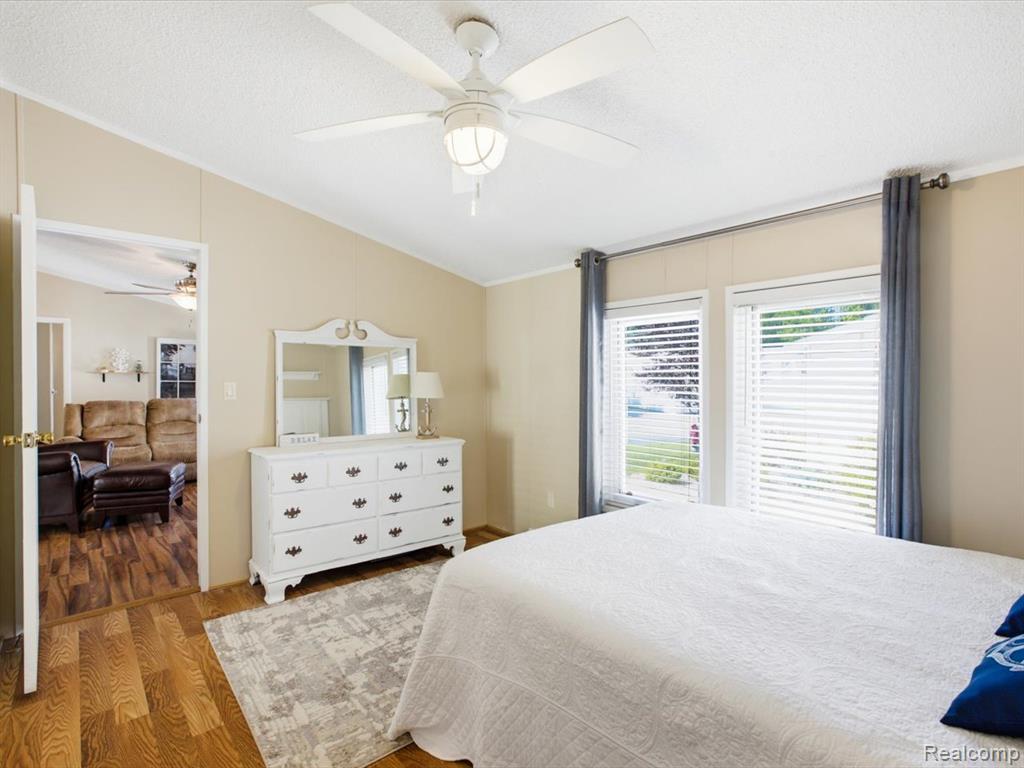 2545 Lakeshore Road Property Photo 27