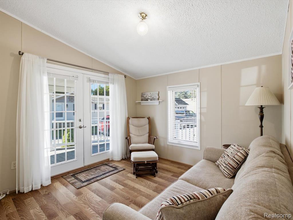 2545 Lakeshore Road Property Photo 29