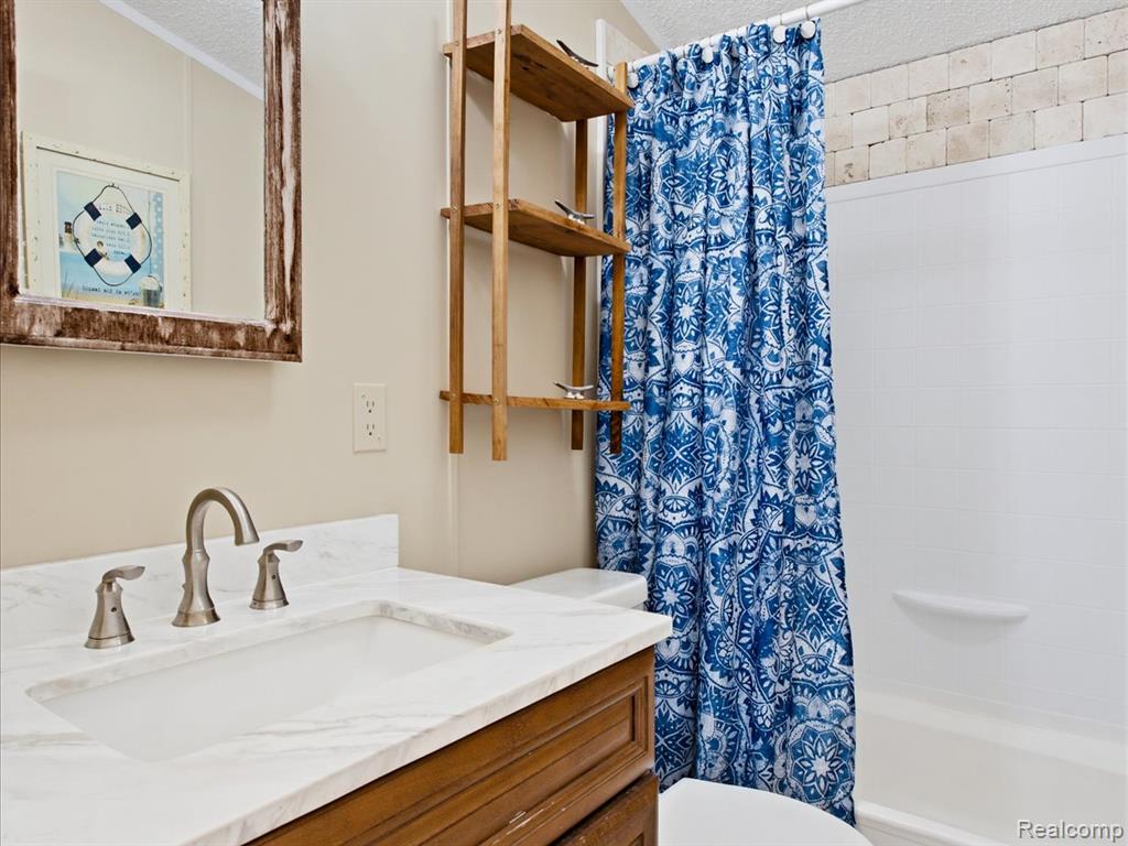 2545 Lakeshore Road Property Photo 31