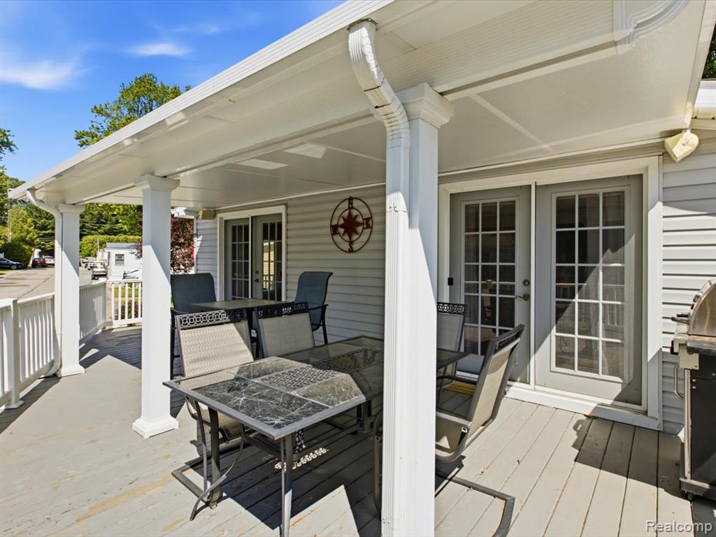 2545 Lakeshore Road Property Photo 36