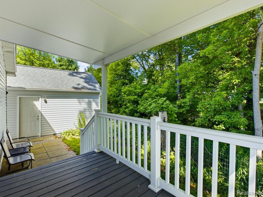2545 Lakeshore Road Property Photo 38