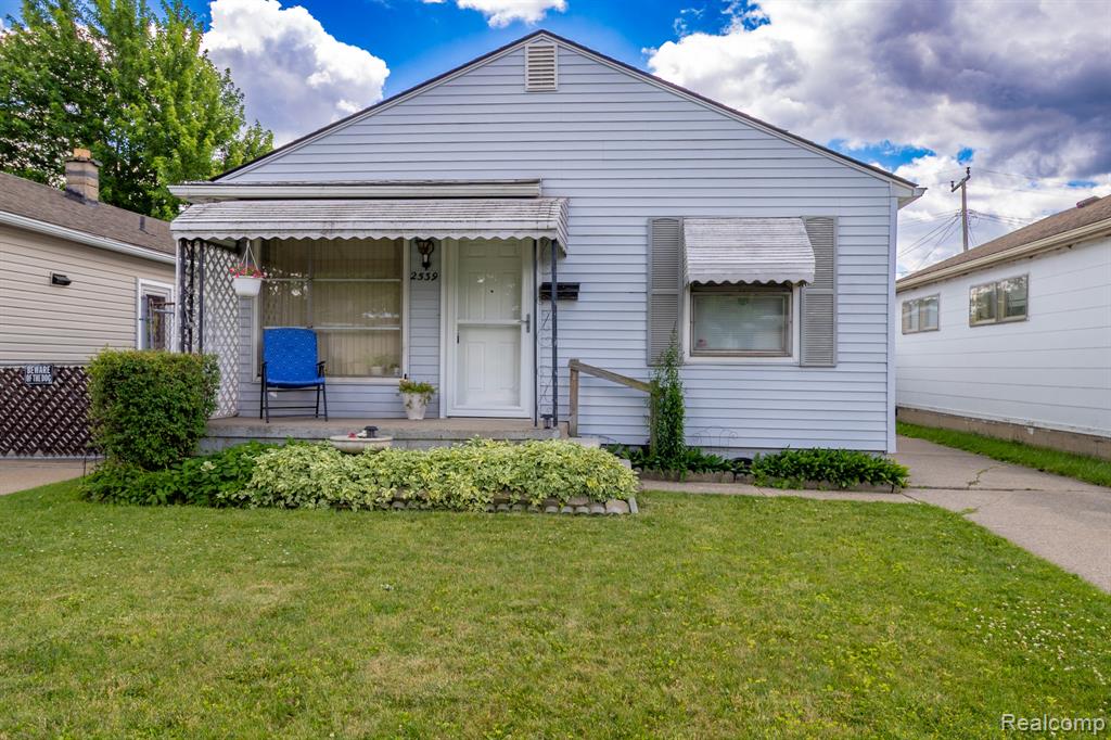 2539 Margaret Street Property Photo 2