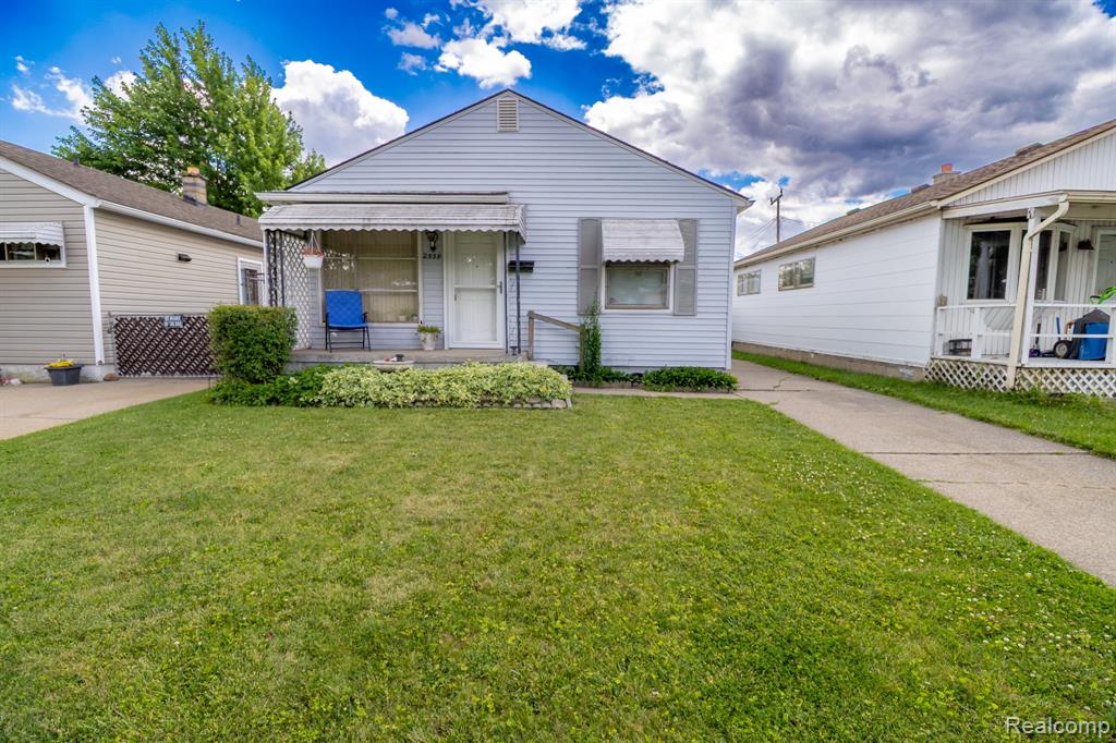 2539 Margaret Street Property Photo 3