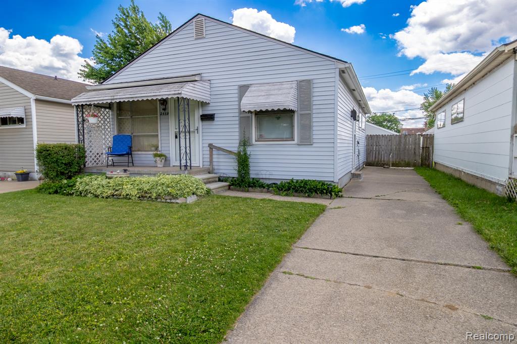 2539 Margaret Street Property Photo 5