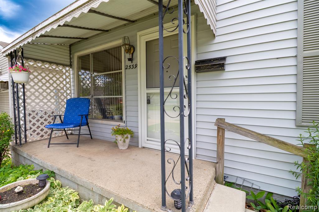 2539 Margaret Street Property Photo 6