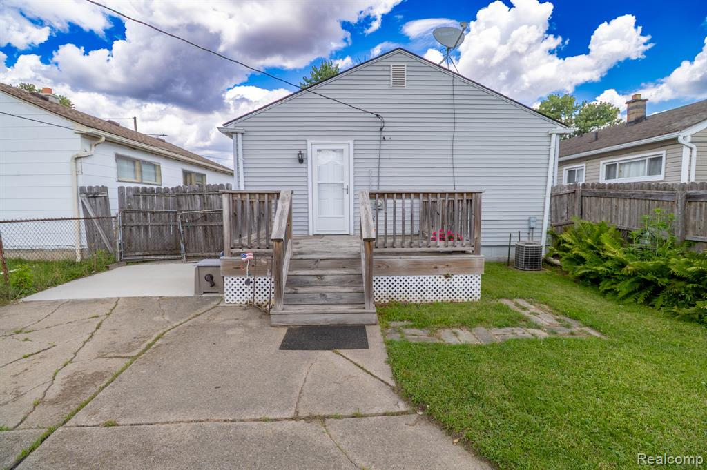 2539 Margaret Street Property Photo 7