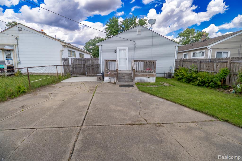 2539 Margaret Street Property Photo 8