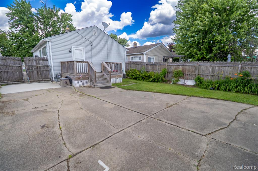 2539 Margaret Street Property Photo 24