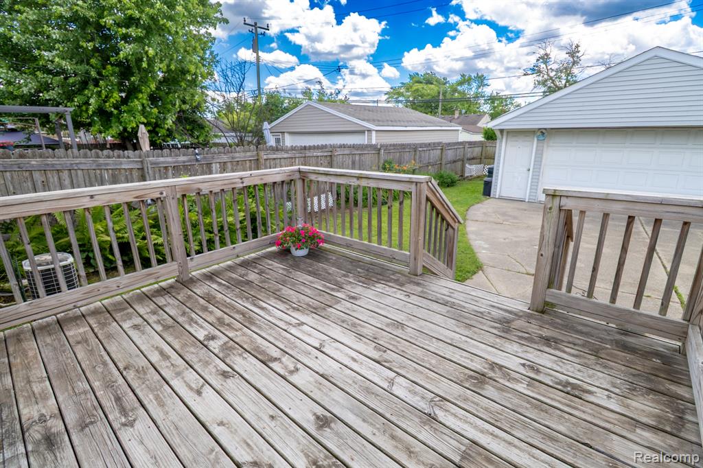 2539 Margaret Street Property Photo 41