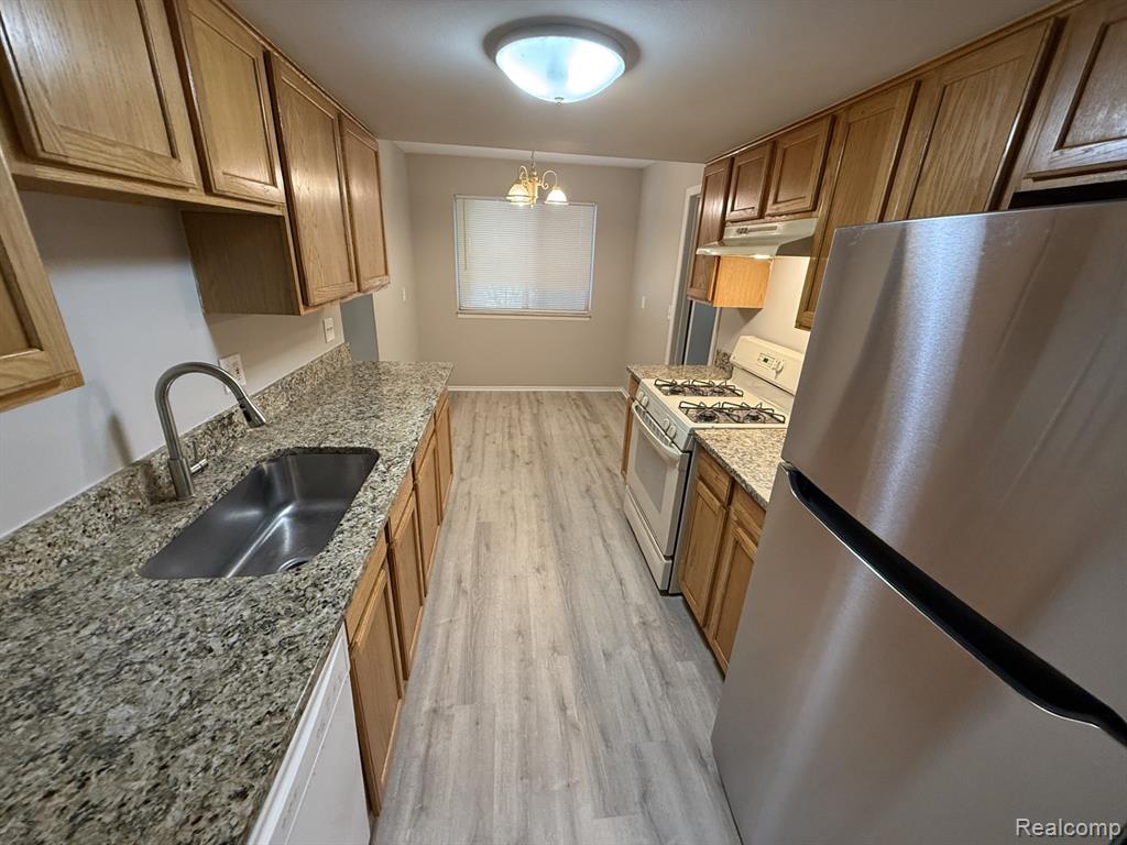 27153 Farmbrook Villa Drive Property Photo 4