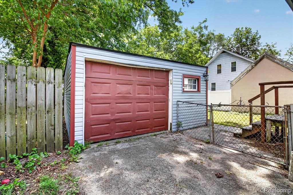 731 Union Street Property Photo 45